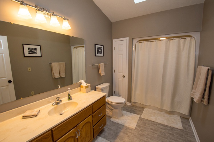 17111 Springwood Dr, Granger, IN 46530 photo 4