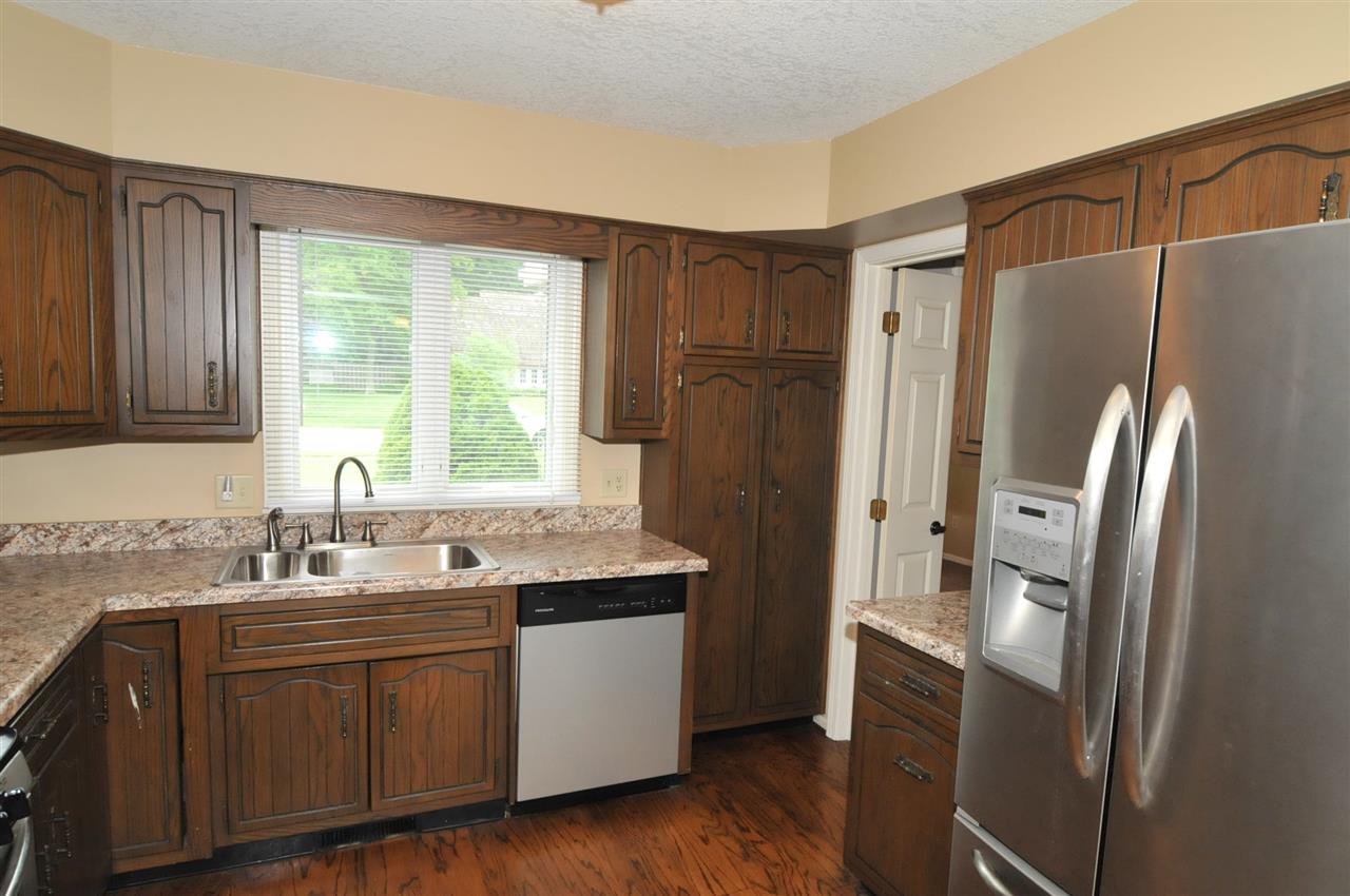 8732 Woodstream Dr, Fort Wayne, IN 46804 photo 6