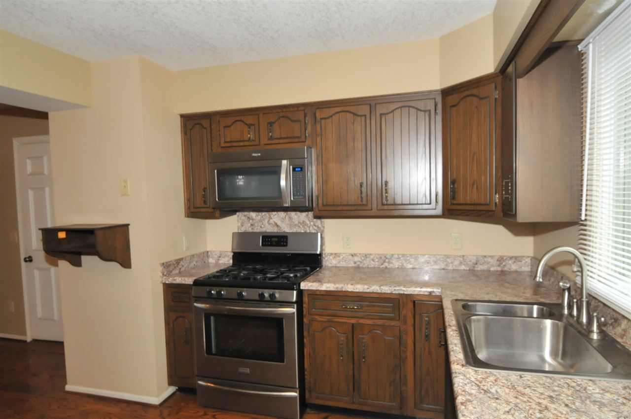 8732 Woodstream Dr, Fort Wayne, IN 46804 photo 9