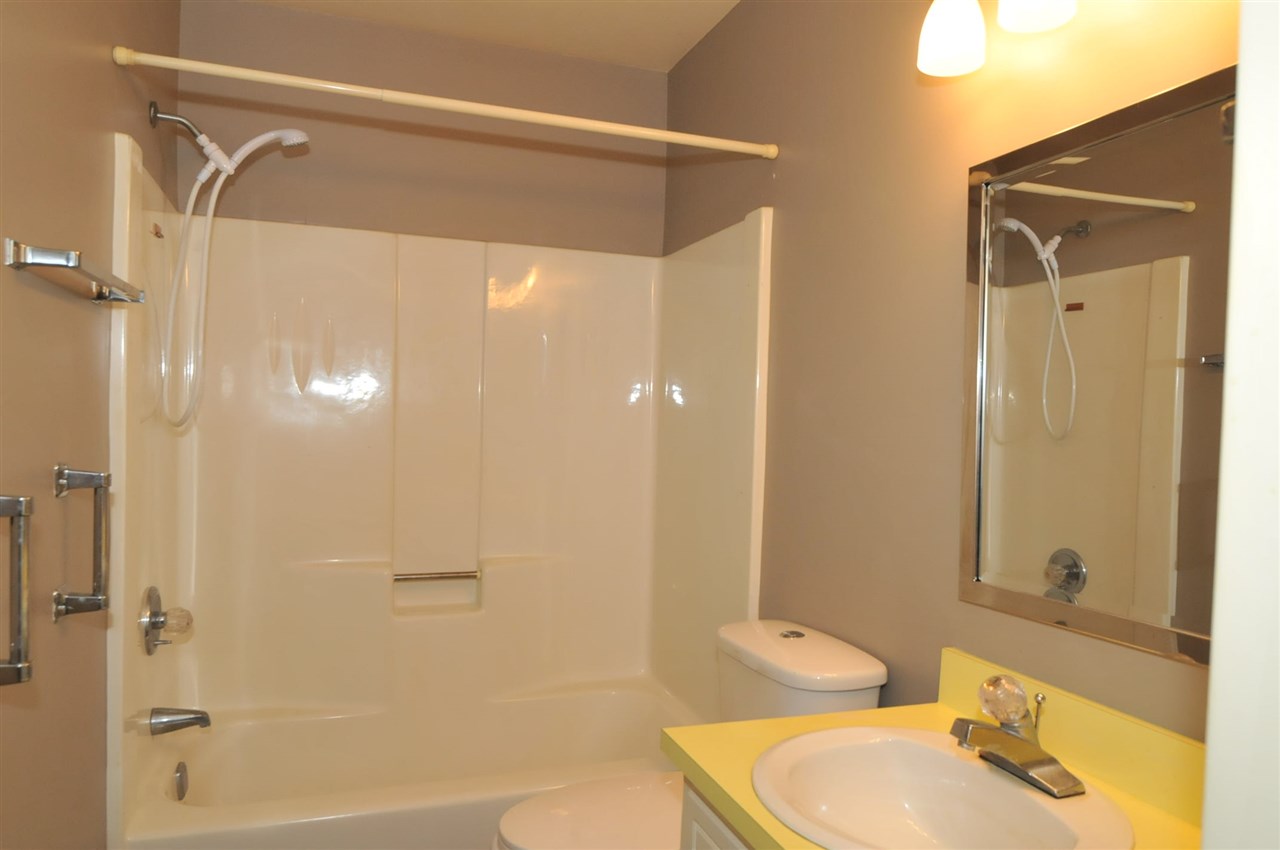 8732 Woodstream Dr, Fort Wayne, IN 46804 photo 18