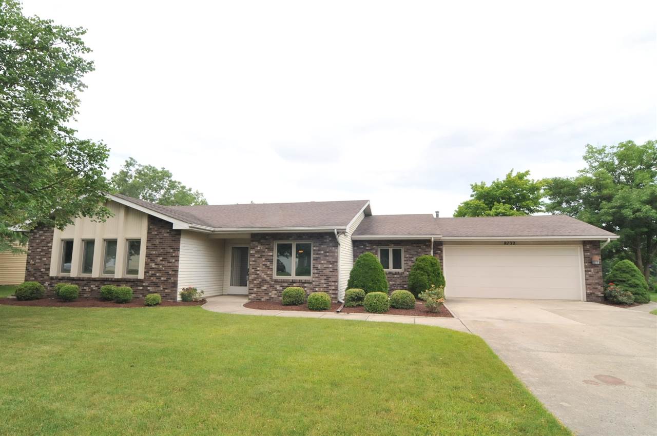 8732 Woodstream Dr, Fort Wayne, IN 46804 photo 1