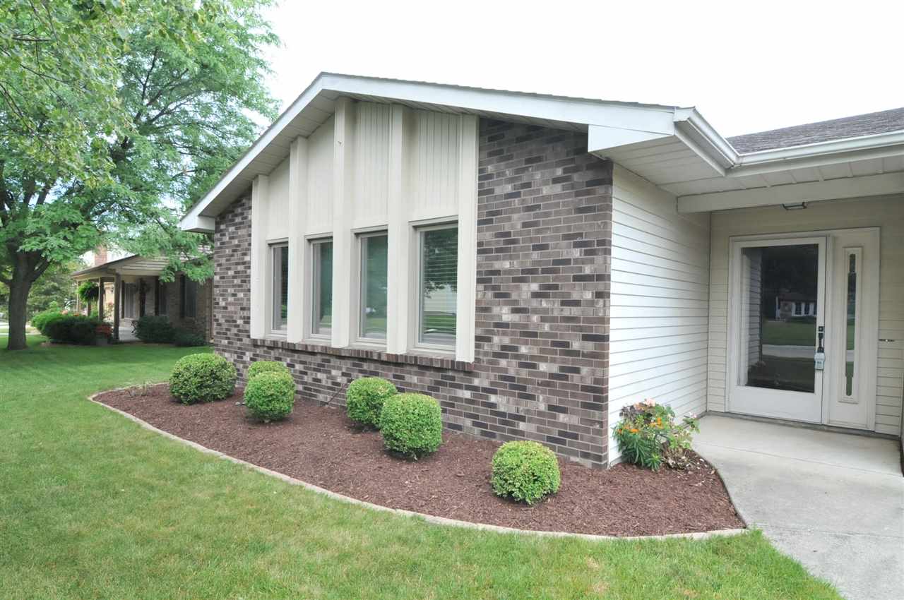 8732 Woodstream Dr, Fort Wayne, IN 46804 photo 3