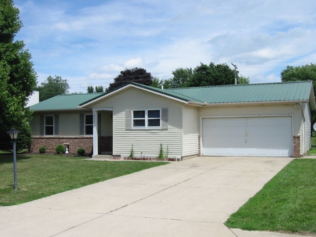 424 Oatfield Ln, Goshen, IN 46526 photo 1
