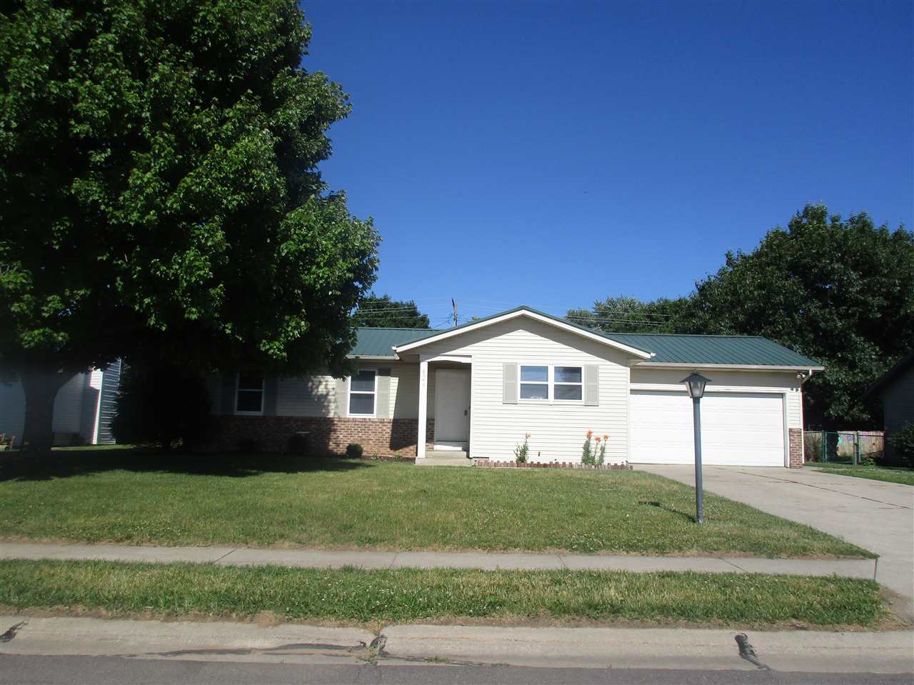 424 Oatfield Ln, Goshen, IN 46526 photo 2