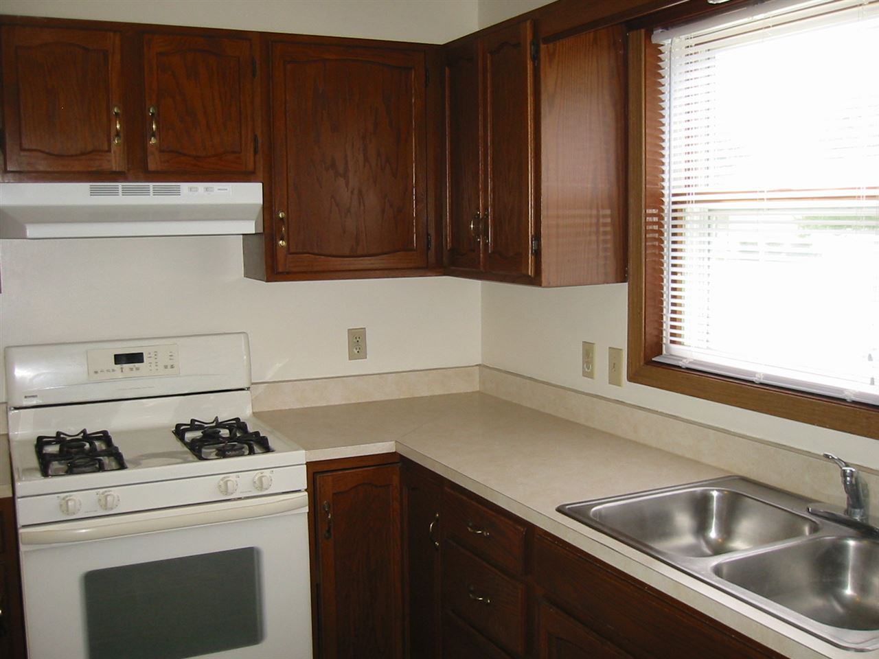 424 Oatfield Ln, Goshen, IN 46526 photo 4