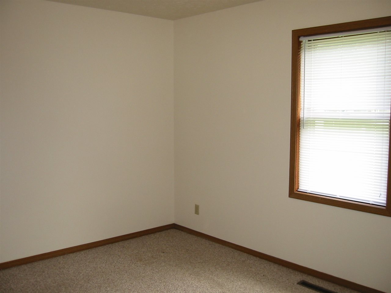 424 Oatfield Ln, Goshen, IN 46526 photo 16