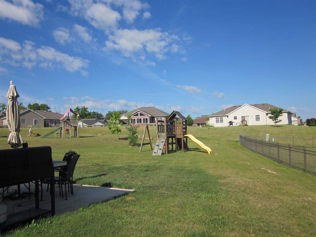 229 Broadmore Cir, Angola, IN 46703 photo 4