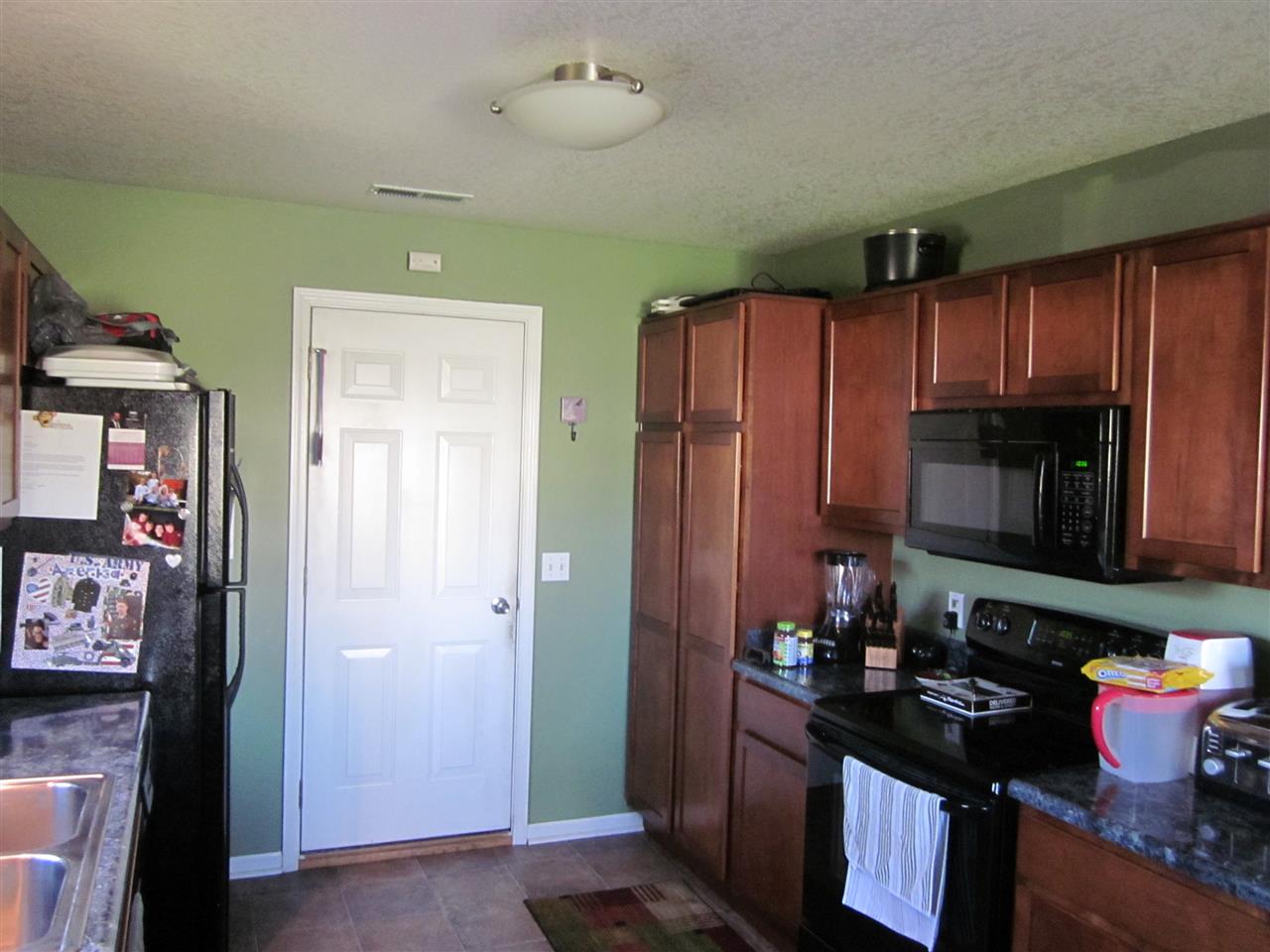 229 Broadmore Cir, Angola, IN 46703 photo 5