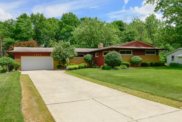 3862 Greendale Dr, Fort Wayne, IN 46815 photo 2