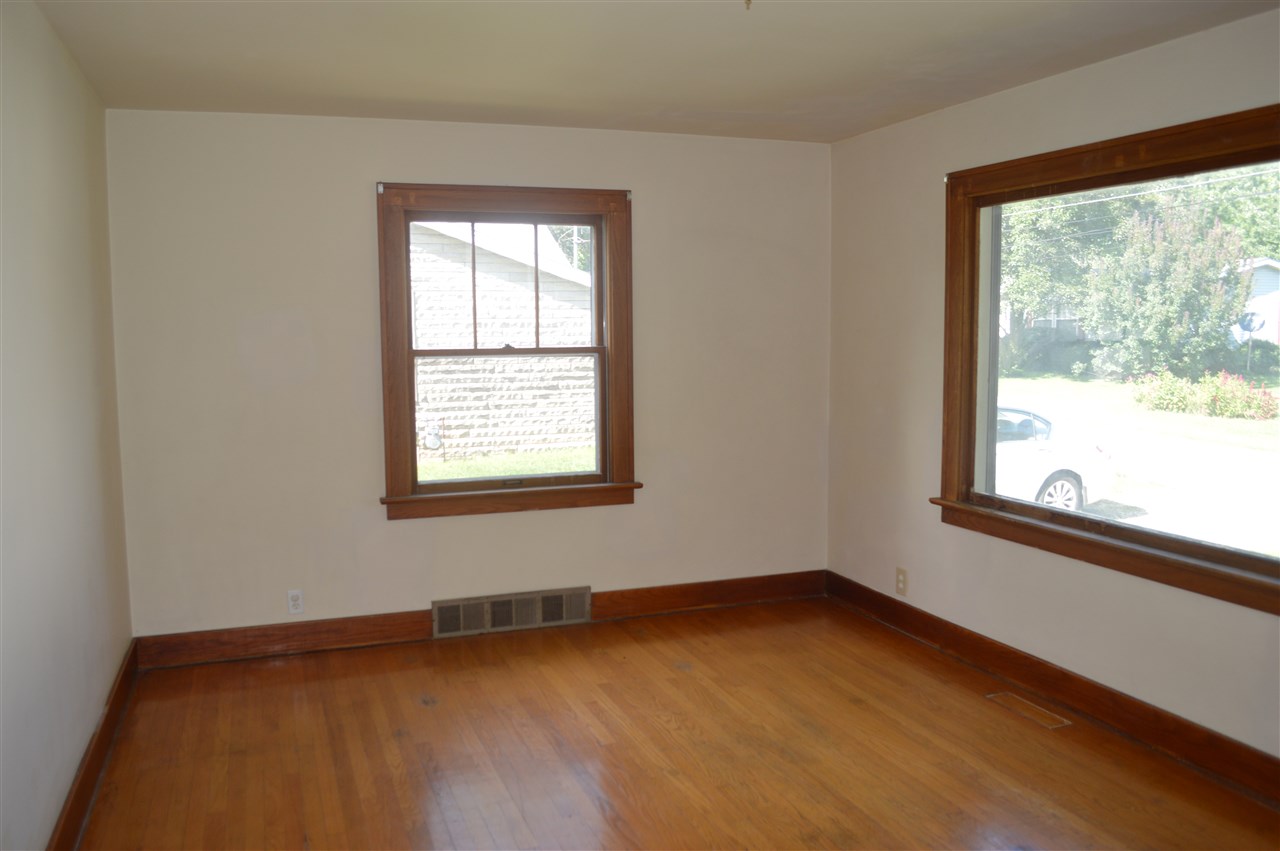 2729 V St, Bedford, IN 47421 photo 5