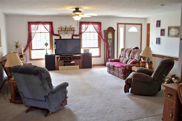 589 E 300 N, Jasper, IN 47546 photo 2