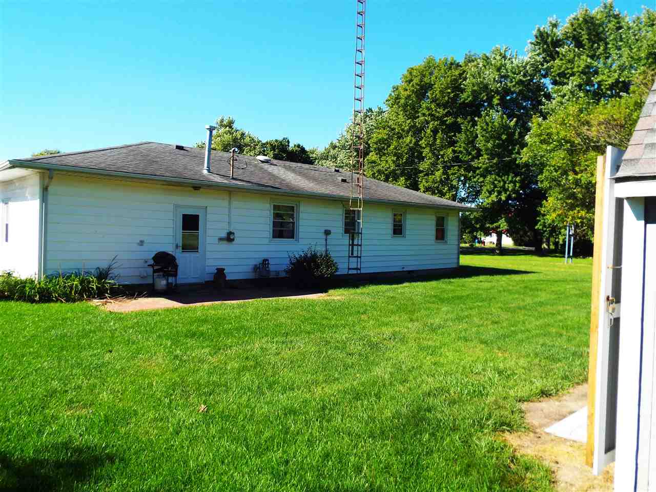 116 E Washington St, Brook, IN 47922 photo 5