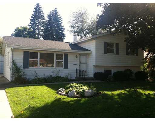 2016 Peachtree Ln, South Bend, IN 46617 photo 1