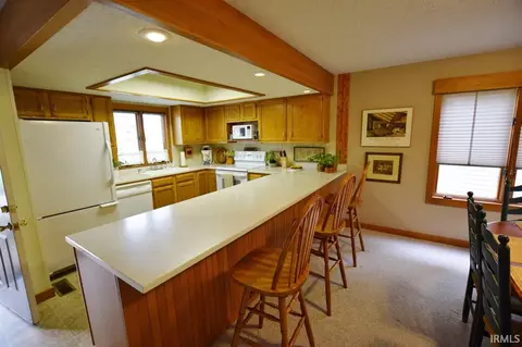 2071 E Waters Edge Dr, Bloomington, IN 47401 photo 3