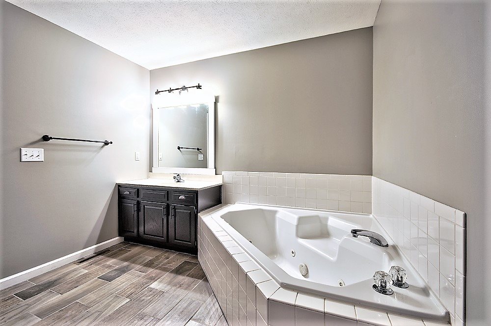 50653 S Wolfe Bridge Dr, Granger, IN 46530 photo 16