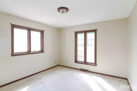 16287 Old Lantern Ct, Granger, IN 46530 photo 9