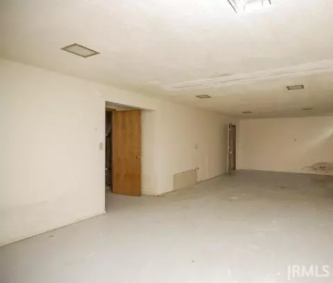 16287 Old Lantern Ct, Granger, IN 46530 photo 32