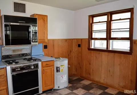 608 N Independence St, Windfall, IN 46076 photo 9