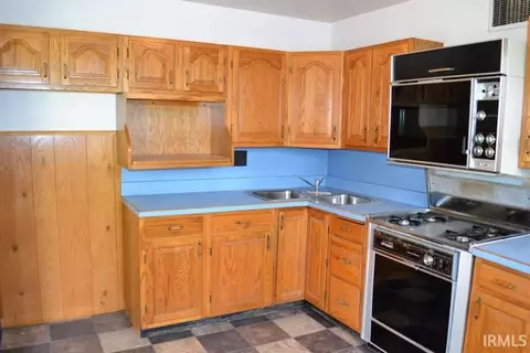 608 N Independence St, Windfall, IN 46076 photo 10