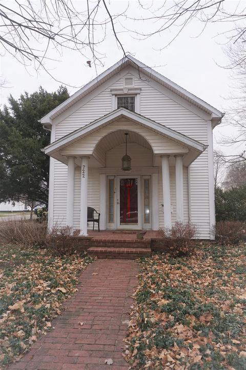 722 Sixth St, Covington, IN 47932 photo 1