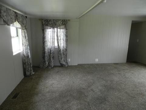 61 E Wilt St, Markle, IN 46770 photo 3