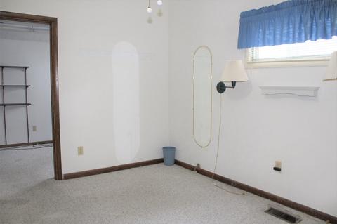 906 W Oak St, Mitchell, IN 47446 photo 14