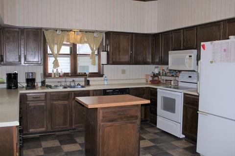906 W Oak St, Mitchell, IN 47446 photo 11