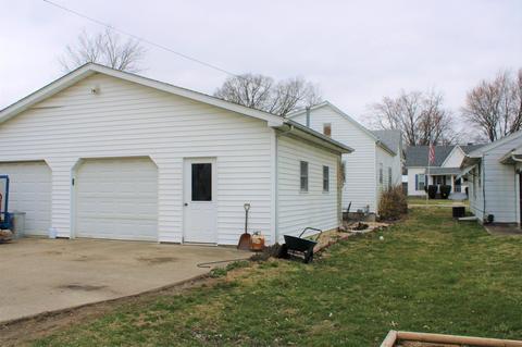 906 W Oak St, Mitchell, IN 47446 photo 4