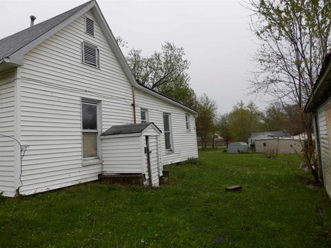 514 S 1st St, Mitchell, IN 47446 photo 2