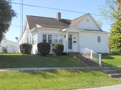 313 E Walnut St, Odon, IN 47562 photo 1