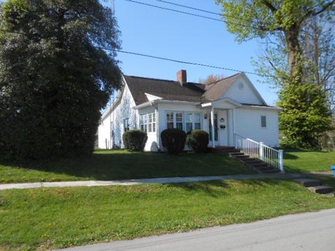 313 E Walnut St, Odon, IN 47562 photo 2