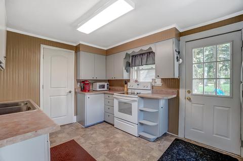 408 S Poplar St, Lagrange, IN 46761 photo 9