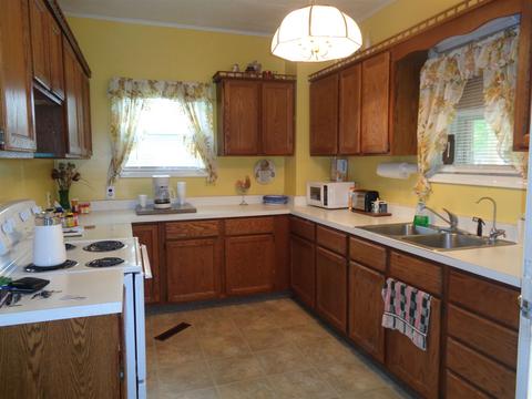 603 Sixth St, Howe, IN 46746 photo 3