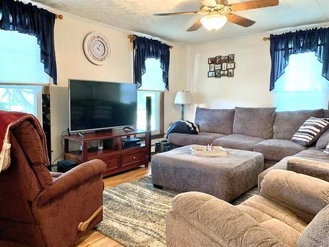 407 E North St, Bourbon, IN 46504 photo 5