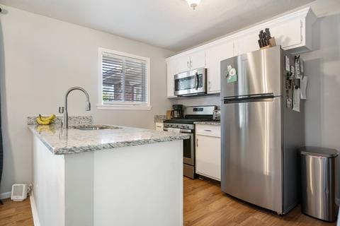 605 E Pickwick Dr, Syracuse, IN 46567 photo 11