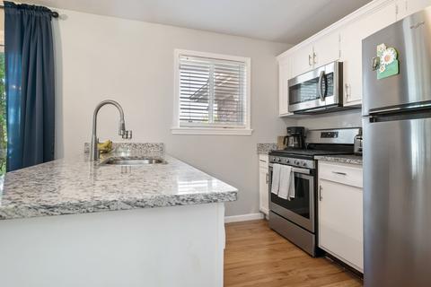 605 E Pickwick Dr, Syracuse, IN 46567 photo 3
