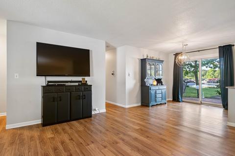 605 E Pickwick Dr, Syracuse, IN 46567 photo 9