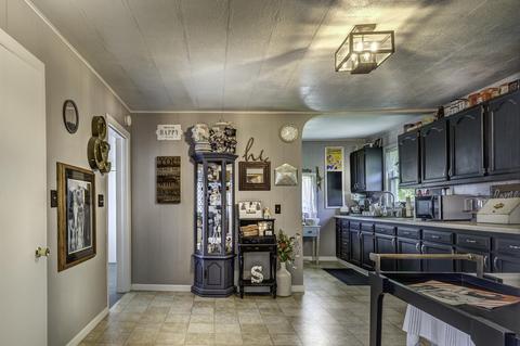 428 E Silver St, Bluffton, IN 46714 photo 18