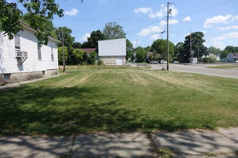 92 E Hill St, Wabash, IN 46992 photo 2