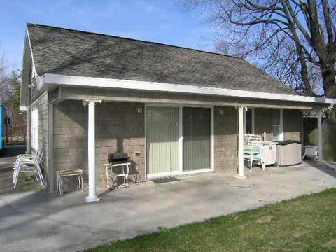 8529 E Black Point Rd, Syracuse, IN 46567 photo 1