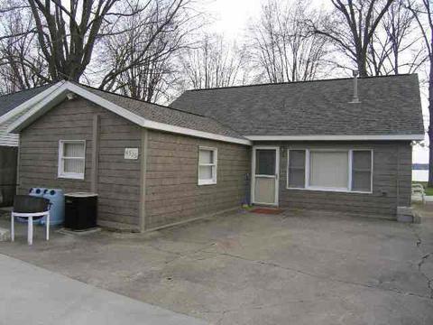 8529 E Black Point Rd, Syracuse, IN 46567 photo 2