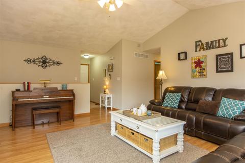 30724 Springfield Ct, Granger, IN 46530 photo 4