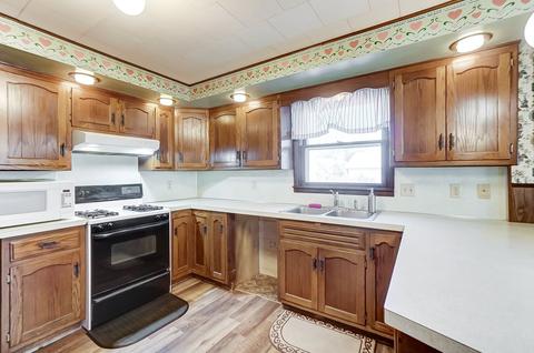 706 E Keyser St, Garrett, IN 46738 photo 2