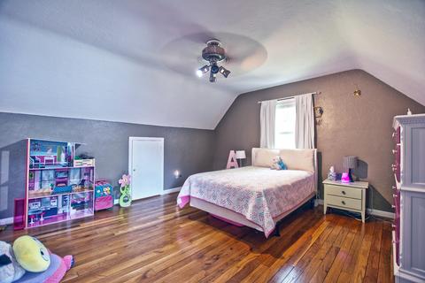 258 E John St, Nappanee, IN 46550 photo 18