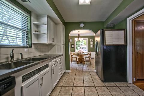 258 E John St, Nappanee, IN 46550 photo 12