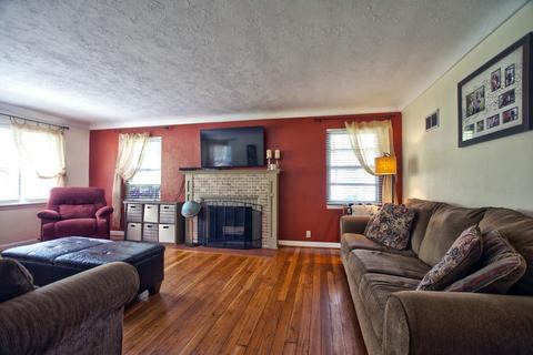 258 E John St, Nappanee, IN 46550 photo 7
