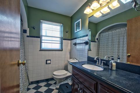 258 E John St, Nappanee, IN 46550 photo 16
