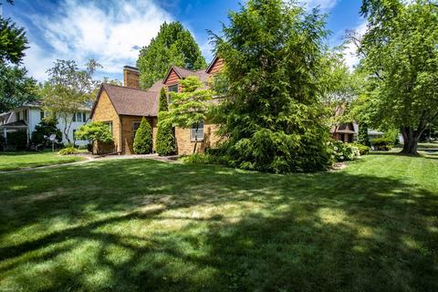 258 E John St, Nappanee, IN 46550 photo 2