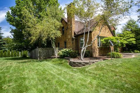 258 E John St, Nappanee, IN 46550 photo 3