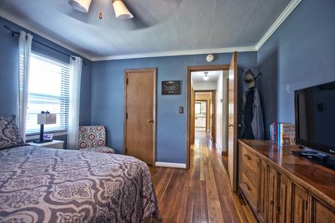 258 E John St, Nappanee, IN 46550 photo 14